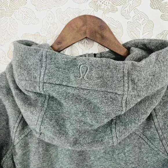 Lululemon full zip Hooded Women's Sweatshirt Size 8 - Picture 4 of 8